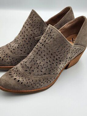 Sofft Suede Ankle Bootie, size 11, Taupe
